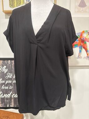 GAP Black V-Neck Short Sleeve Blouse